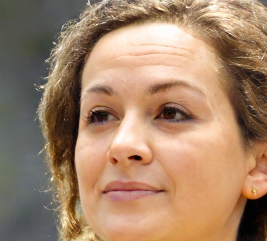 Linh Khánh Trang, Lead Instructor specializing in regional market analysis and policy impact assessment